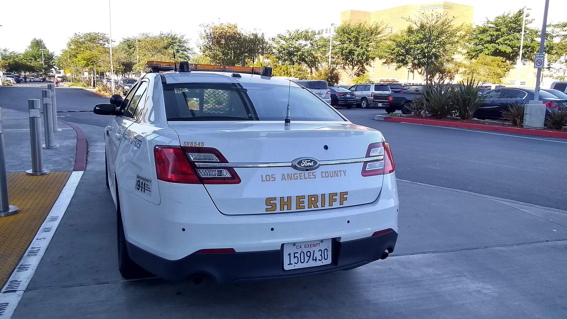White police car with Los Angeles County Sheriff written on it