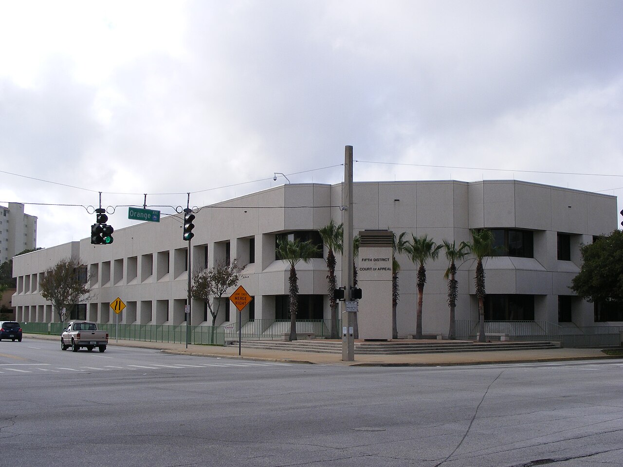 A large white building with a sign that reads Fifth District Court of Appeal