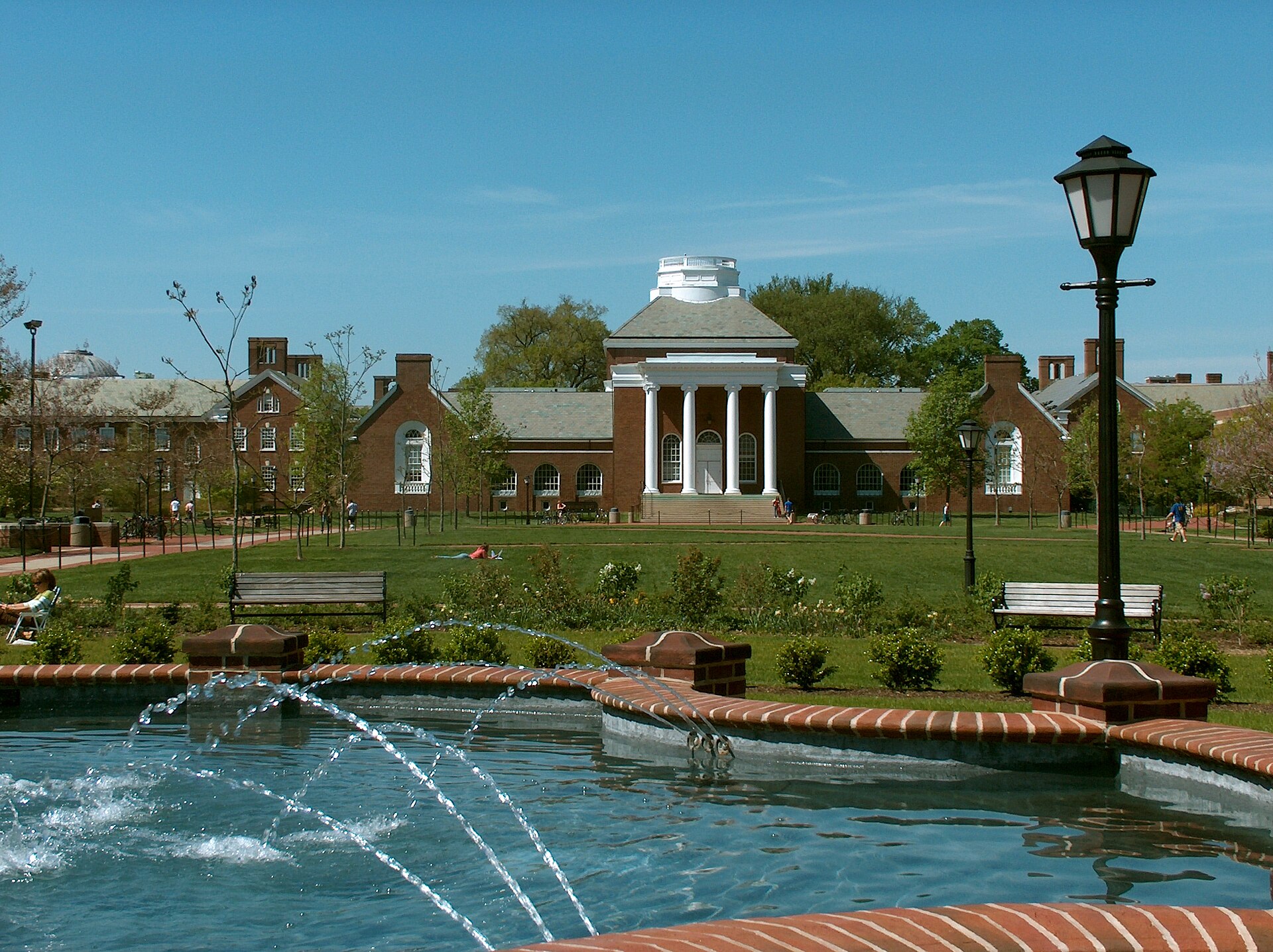 University of Delaware building with a fountain in the foreground