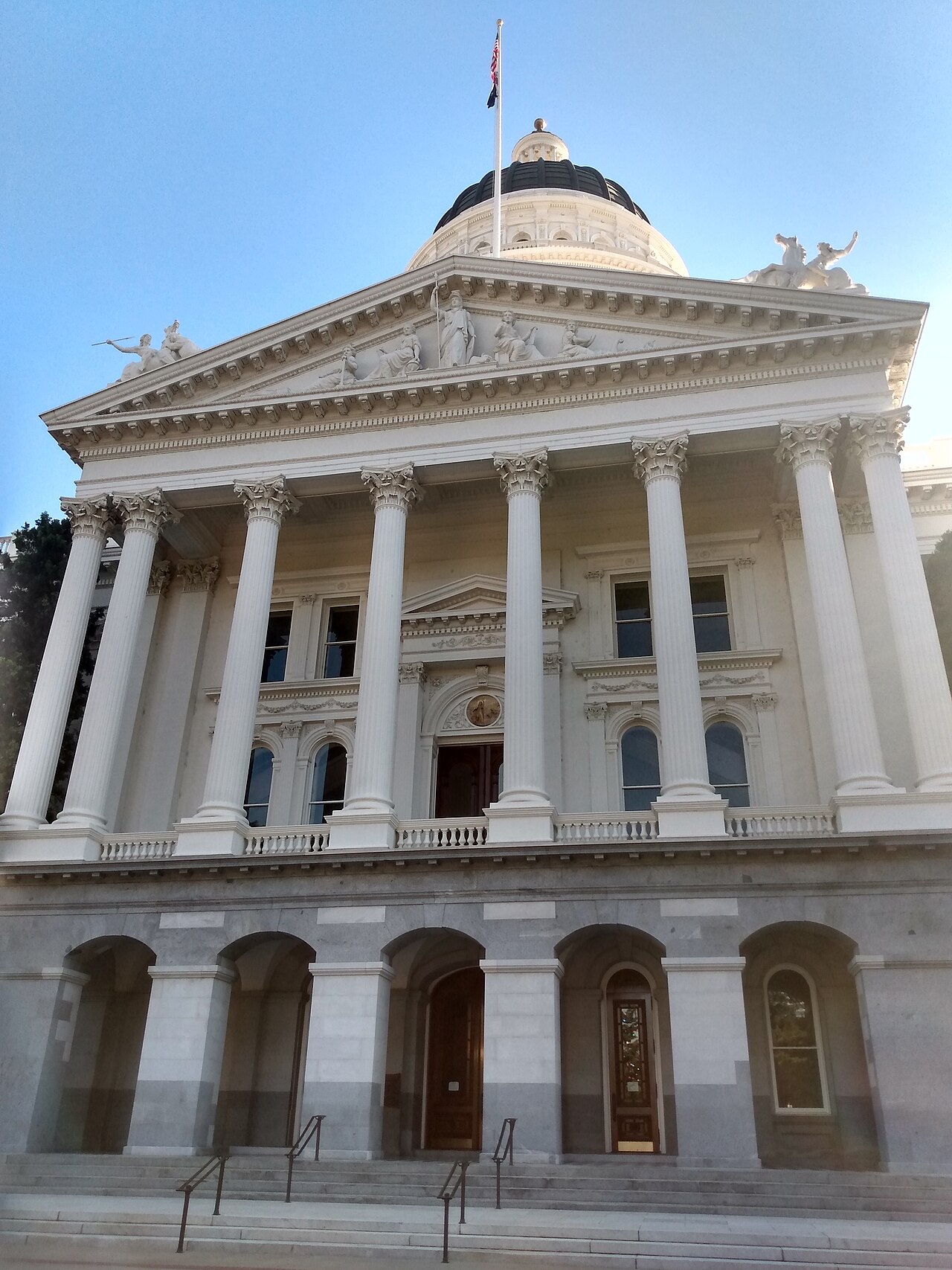 The California State Capitol building in Sacramento, California, under a clear blue sky.