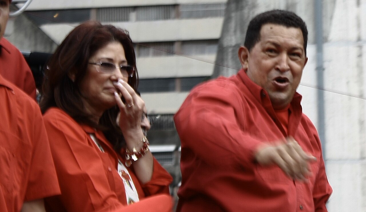 Cilia Flores and Nicolás Maduro wearing red shirts